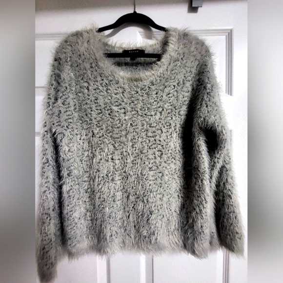 Fever - NWOT - Womens Extremely Soft, Black, Gray and Metallic  Sweater - size L - Picture 1 of 7